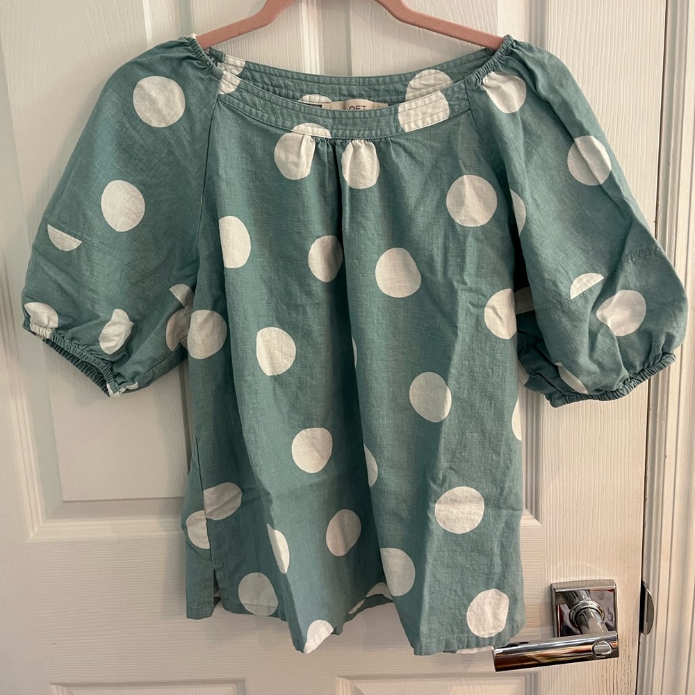 Gorgeous Loft by Ann Taylor puff sleeve polka dot top